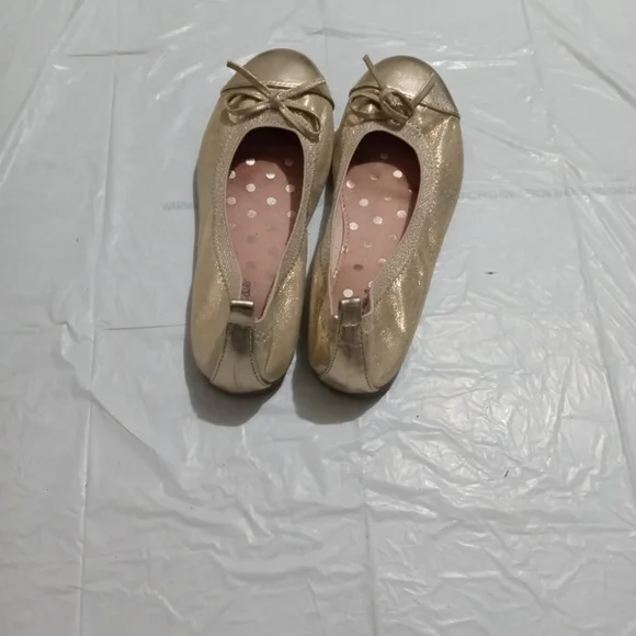 Olive & Edie gold colored shoes - Picture 6 of 8